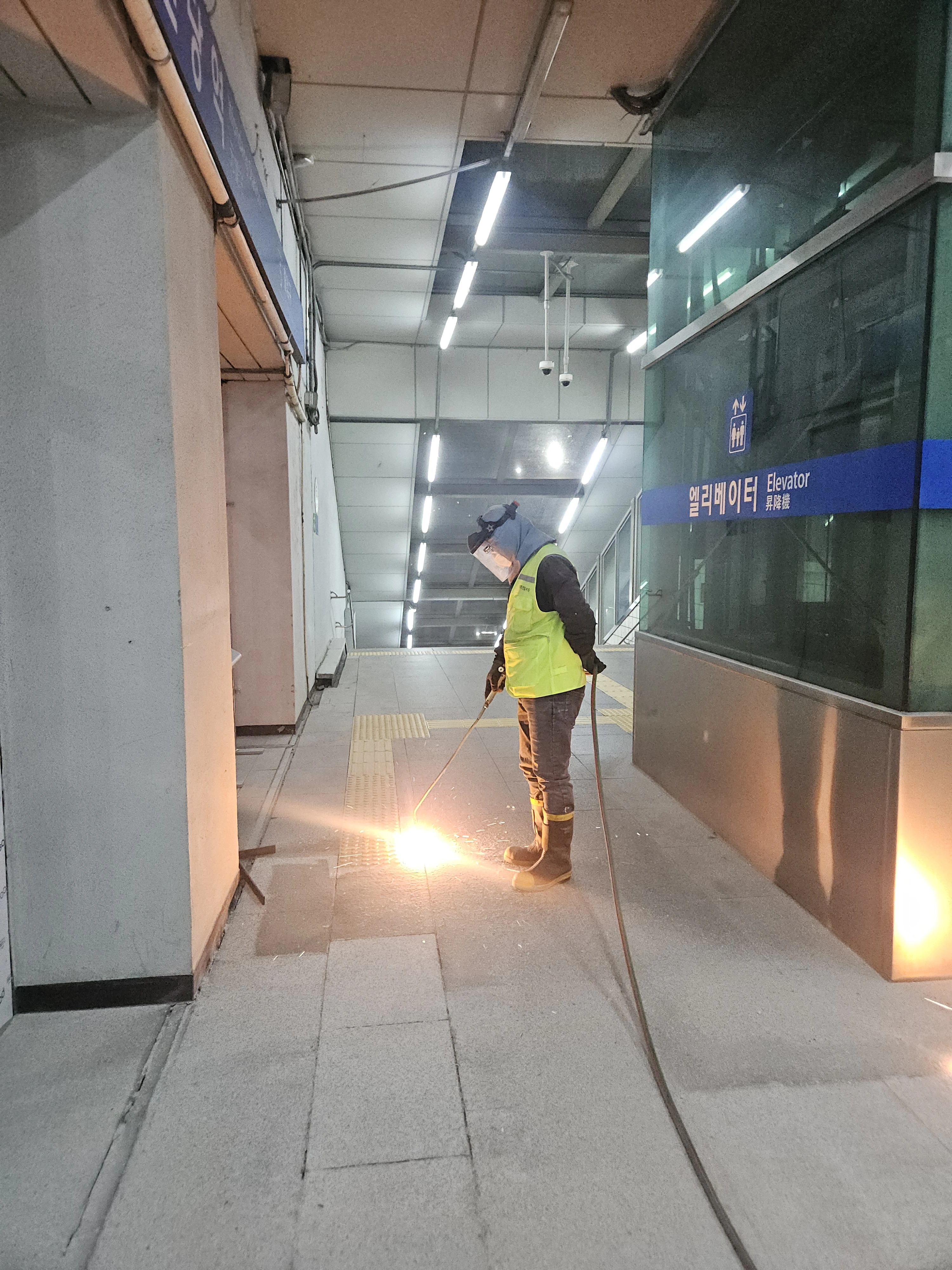 서울 건물 외벽 버너구이 작업