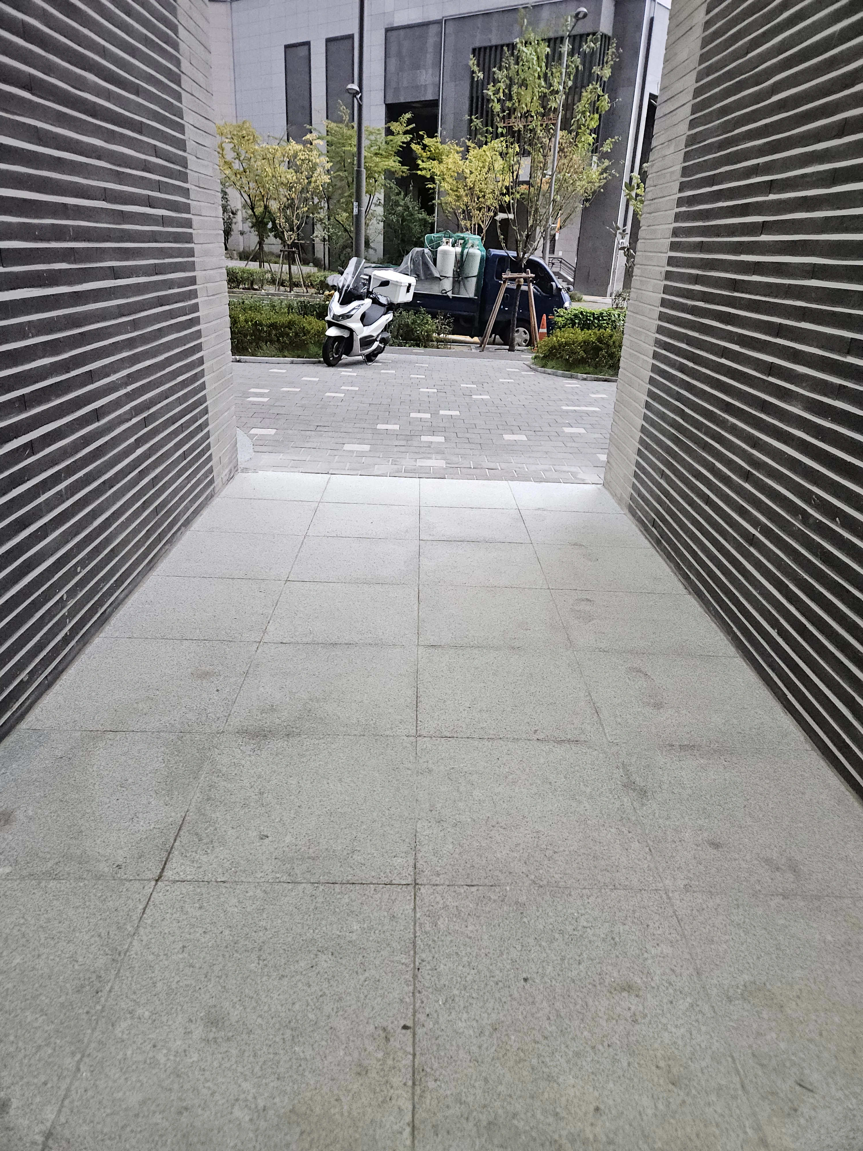 강남 고층 건물 외벽 오염물 버너 기화