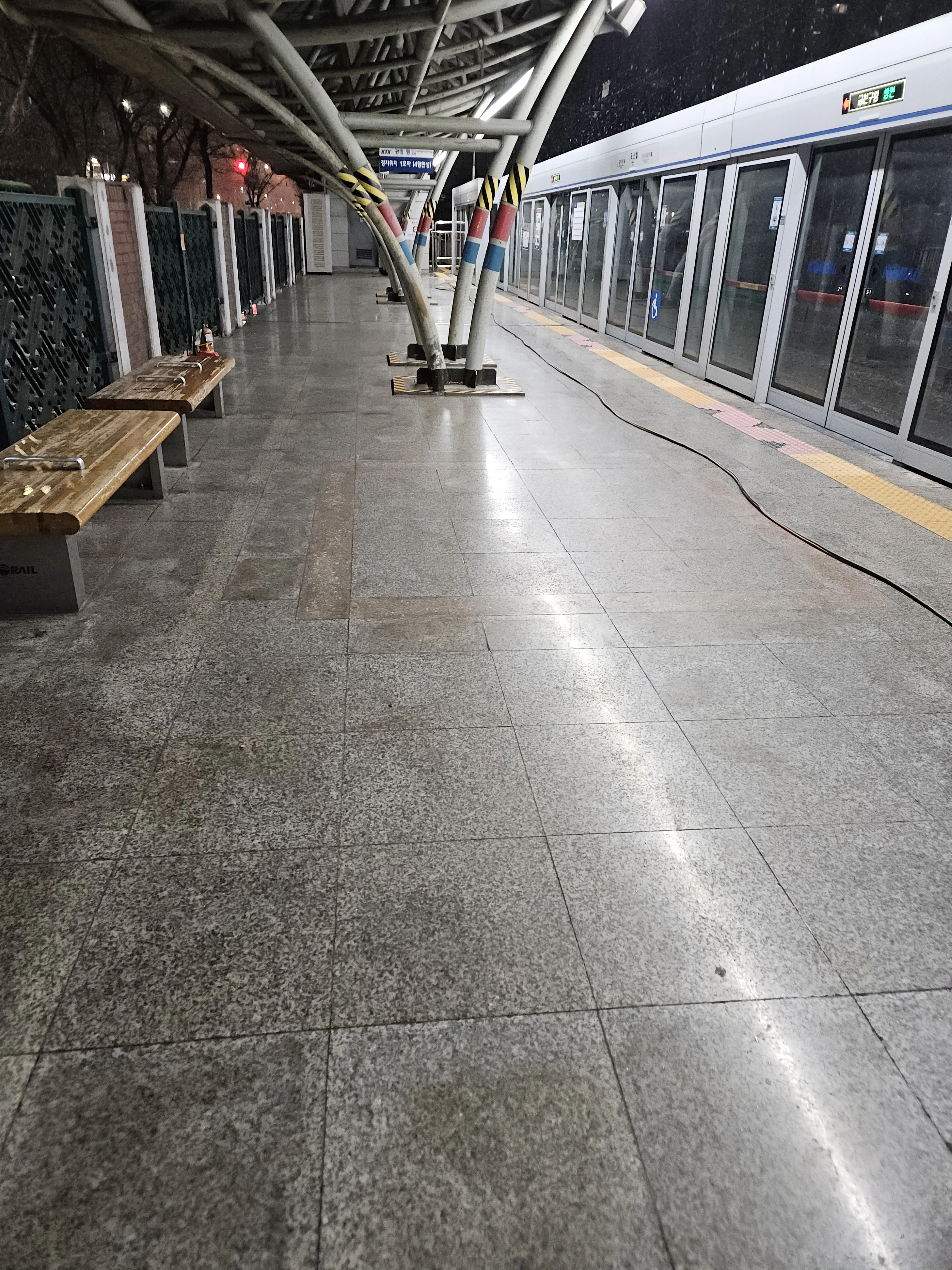 송파 광고판 철거 후 자국 처리